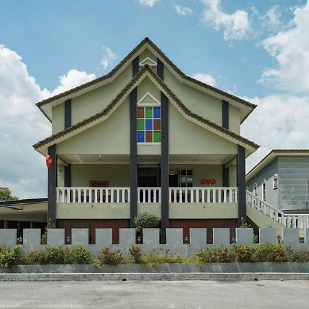 Oyo 90451 Bangi Moya Guesthouse Экстерьер фото