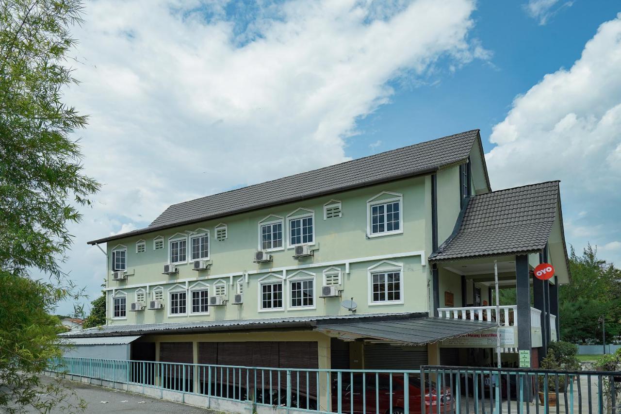 Oyo 90451 Bangi Moya Guesthouse Экстерьер фото
