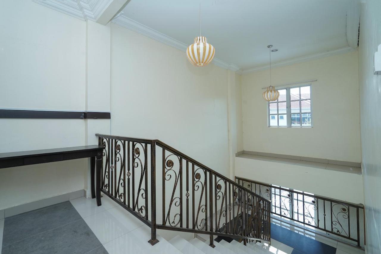 Oyo 90451 Bangi Moya Guesthouse Экстерьер фото