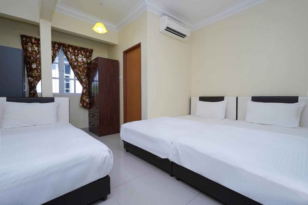 Oyo 90451 Bangi Moya Guesthouse Экстерьер фото