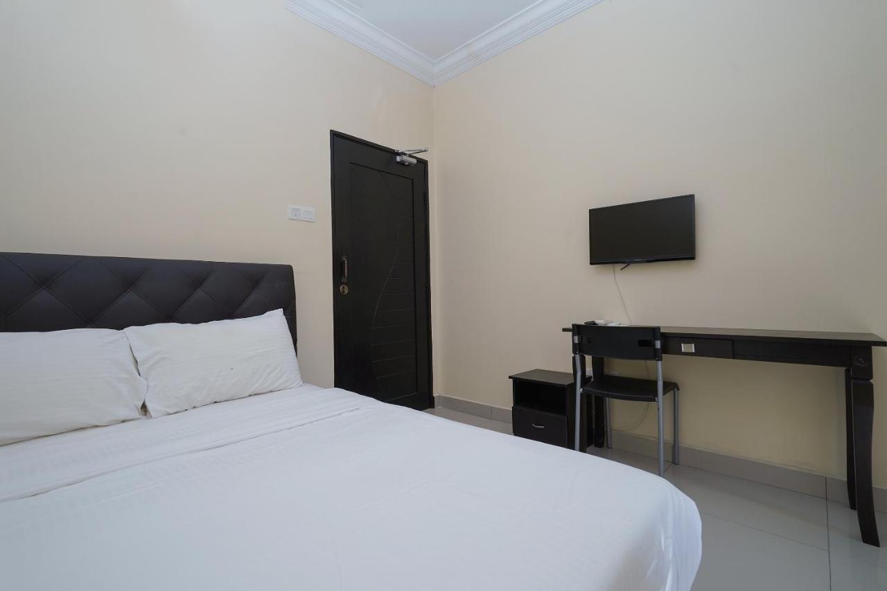 Oyo 90451 Bangi Moya Guesthouse Экстерьер фото